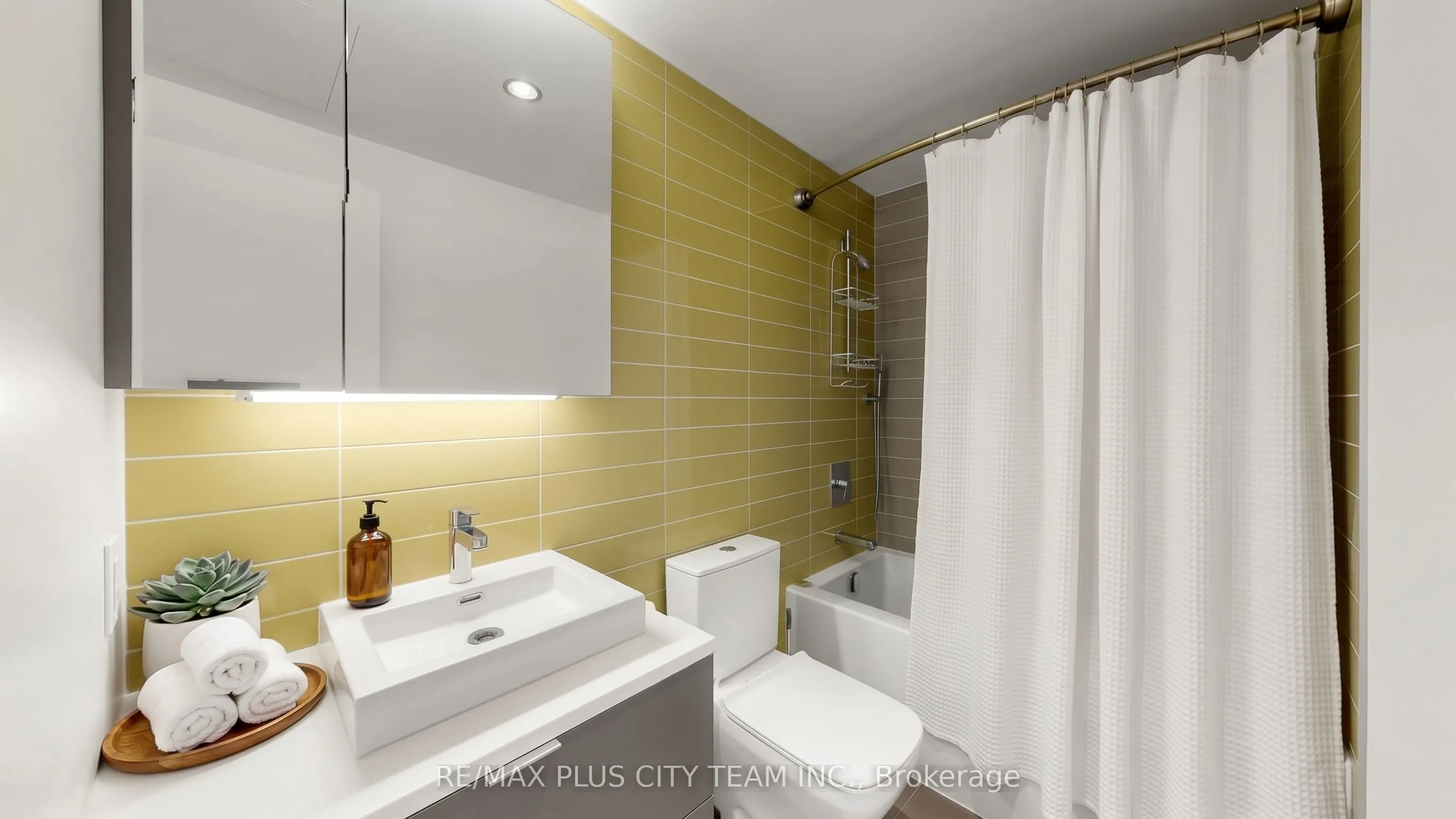 170 Bayview Avenue #301
