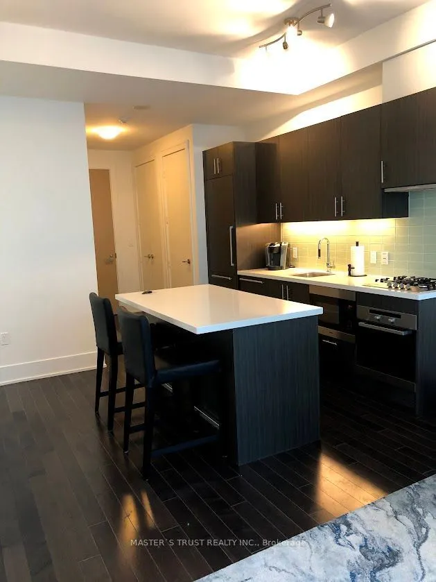 39 Queens Quay E #731