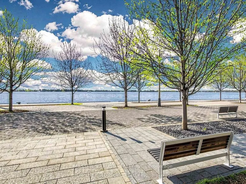 39 Queens Quay E #731