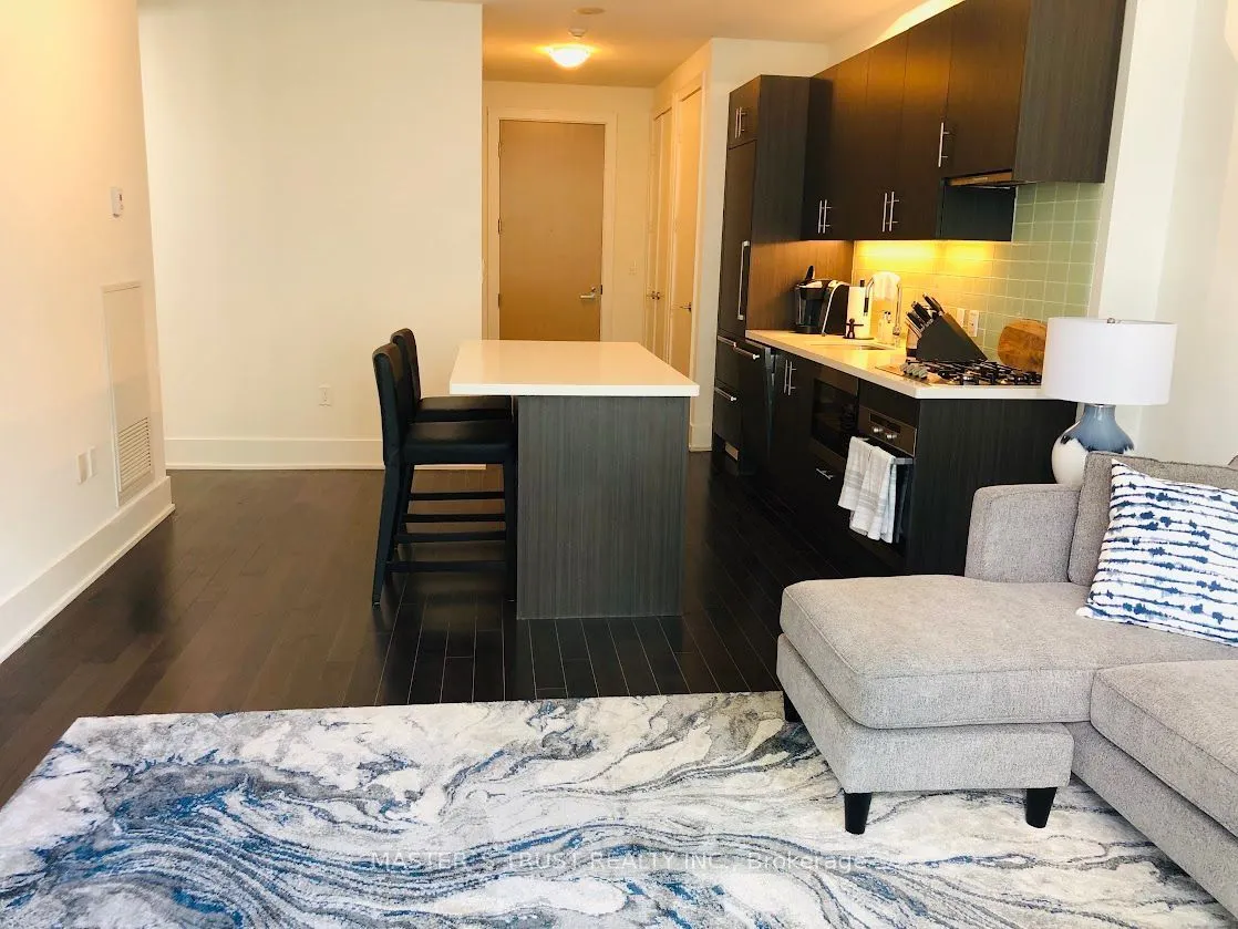 39 Queens Quay E #731