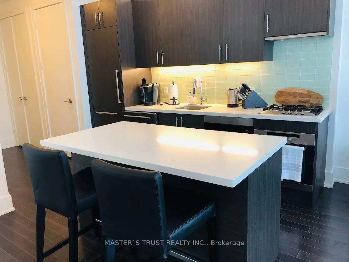 39 Queens Quay E #731