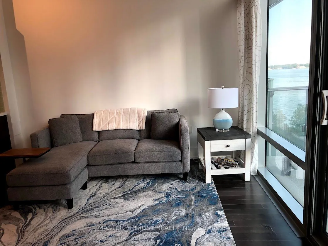 39 Queens Quay E #731