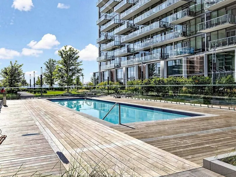 39 Queens Quay E #731