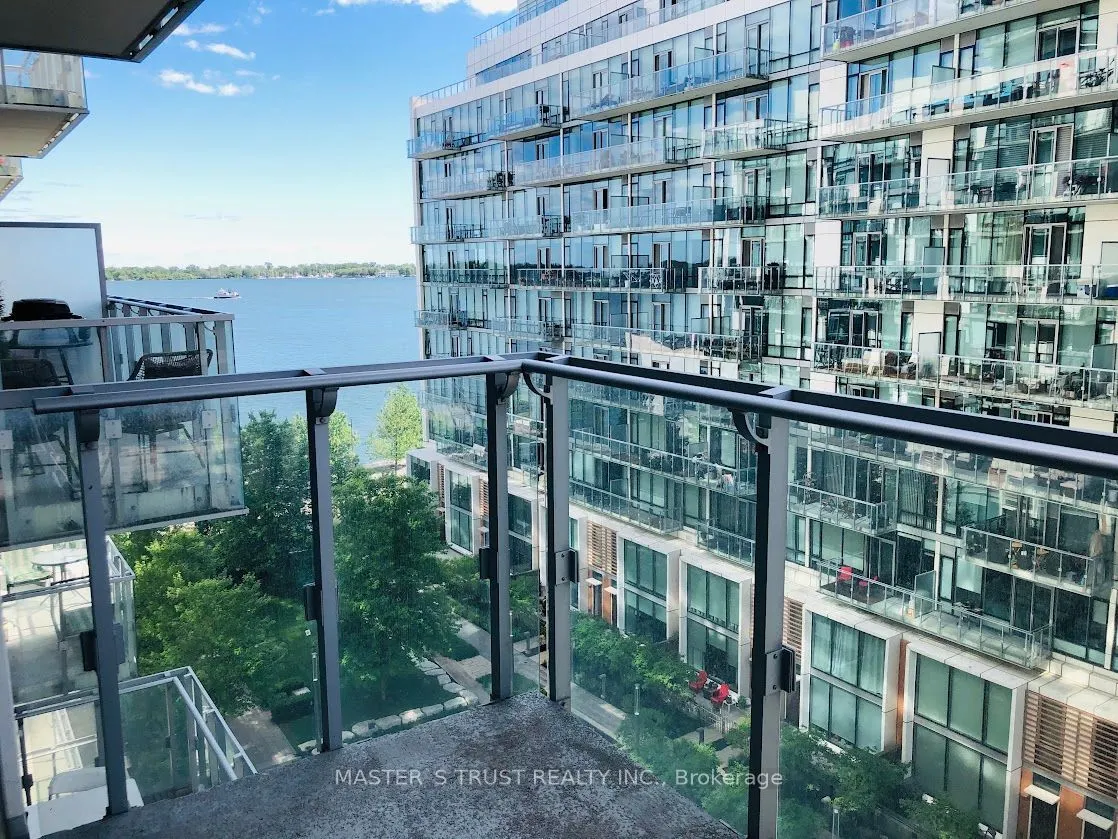 39 Queens Quay E #731