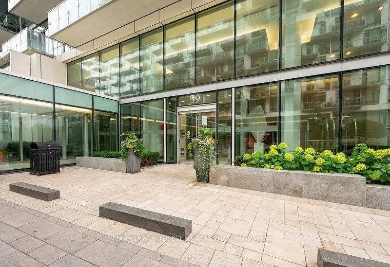 39 Queens Quay E #731