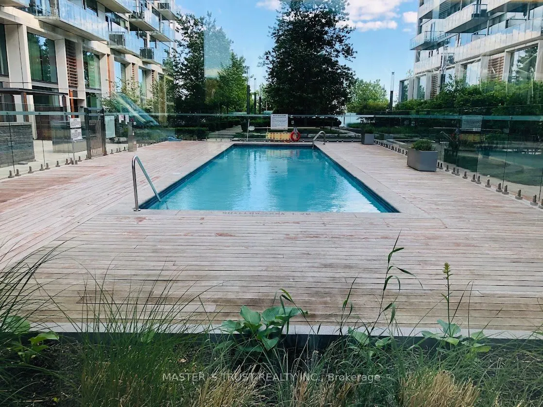 39 Queens Quay E #731