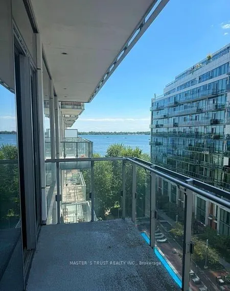 39 Queens Quay E #731