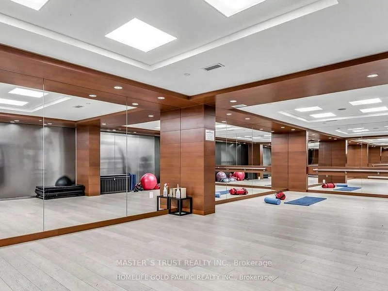39 Queens Quay E #731