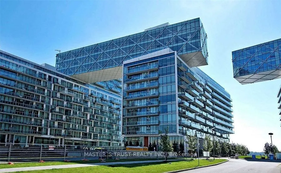 39 Queens Quay E #731