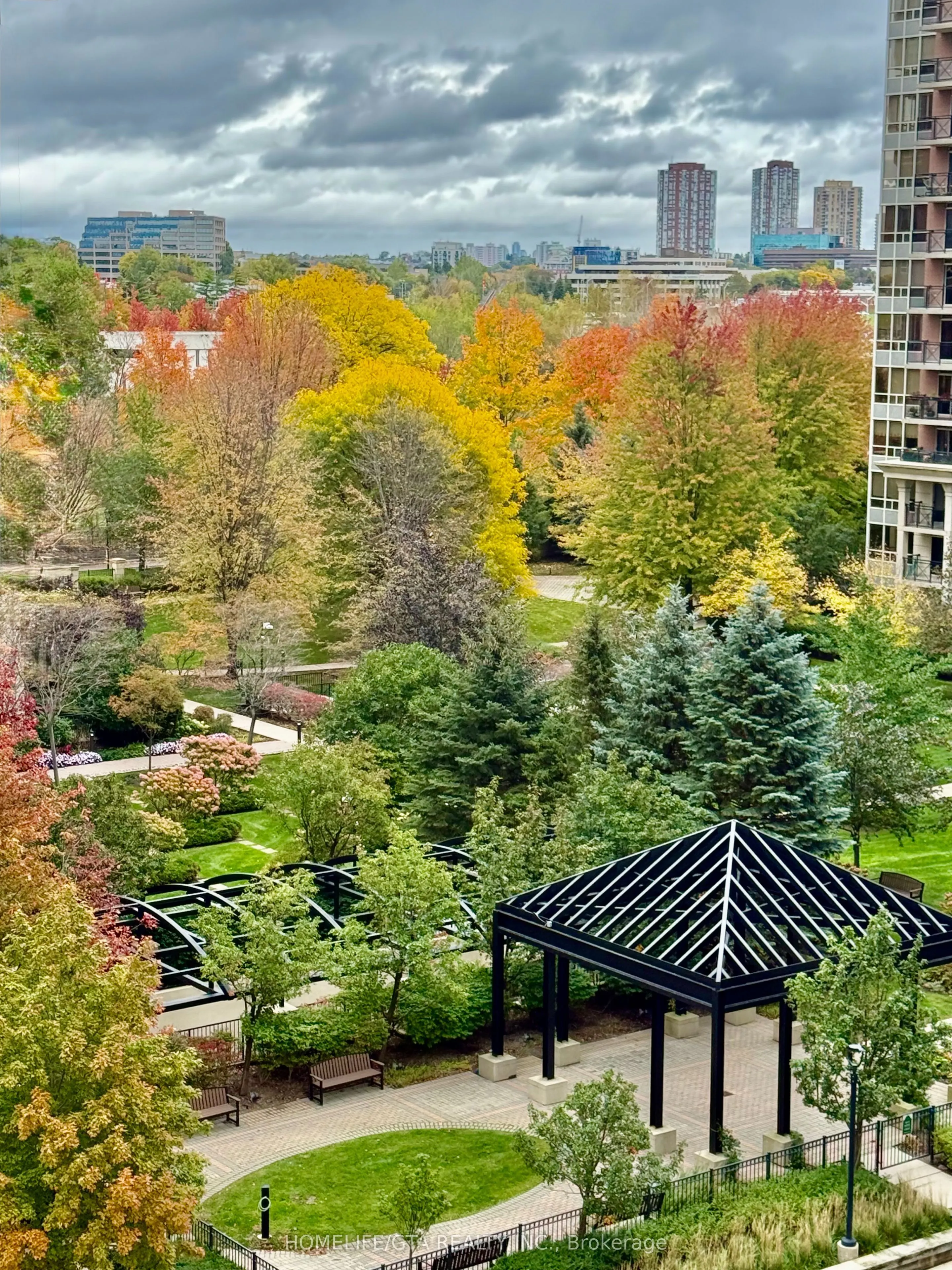 10 Inn On The Park Drive #605