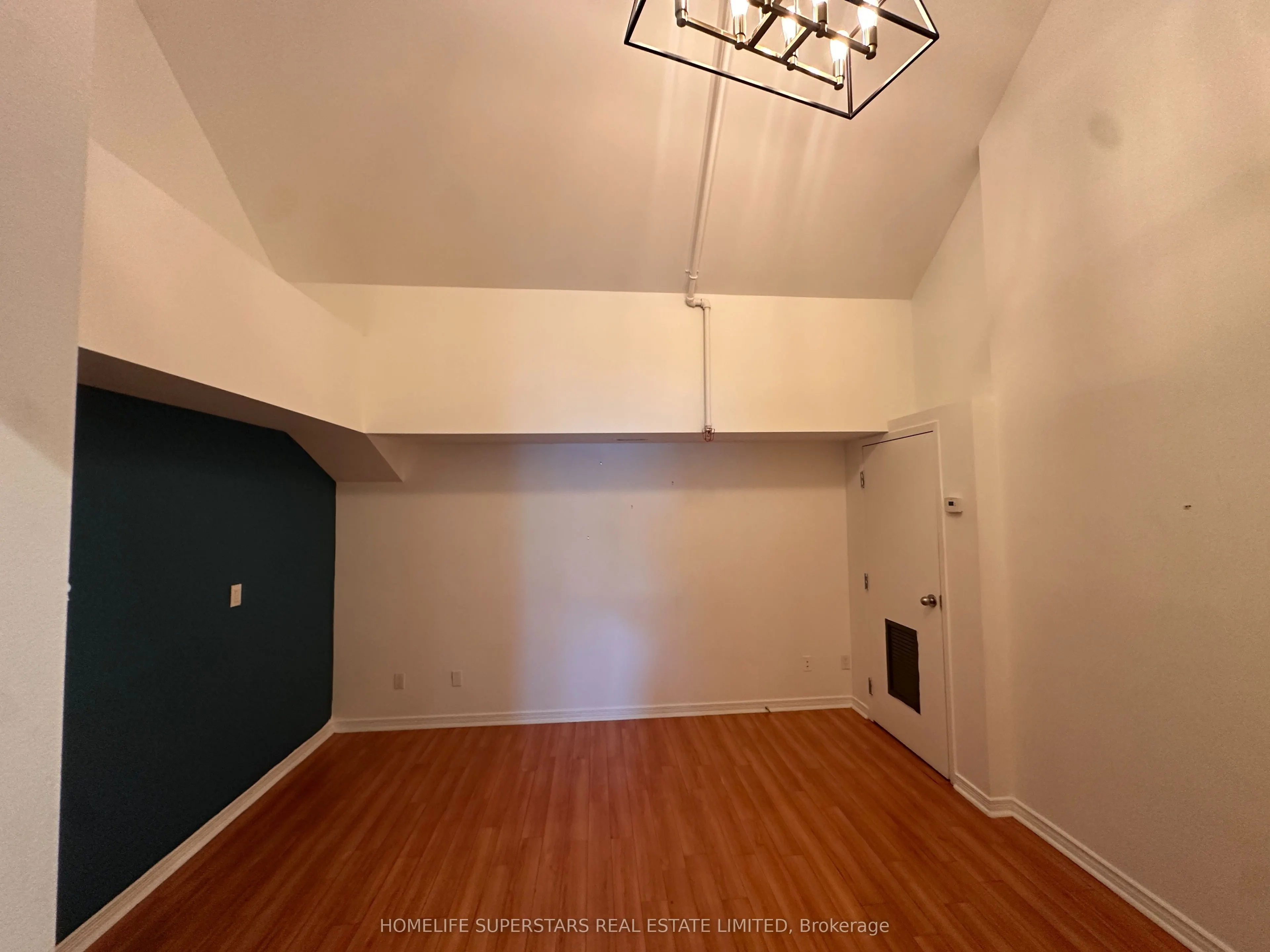 38 Kensington Place #204