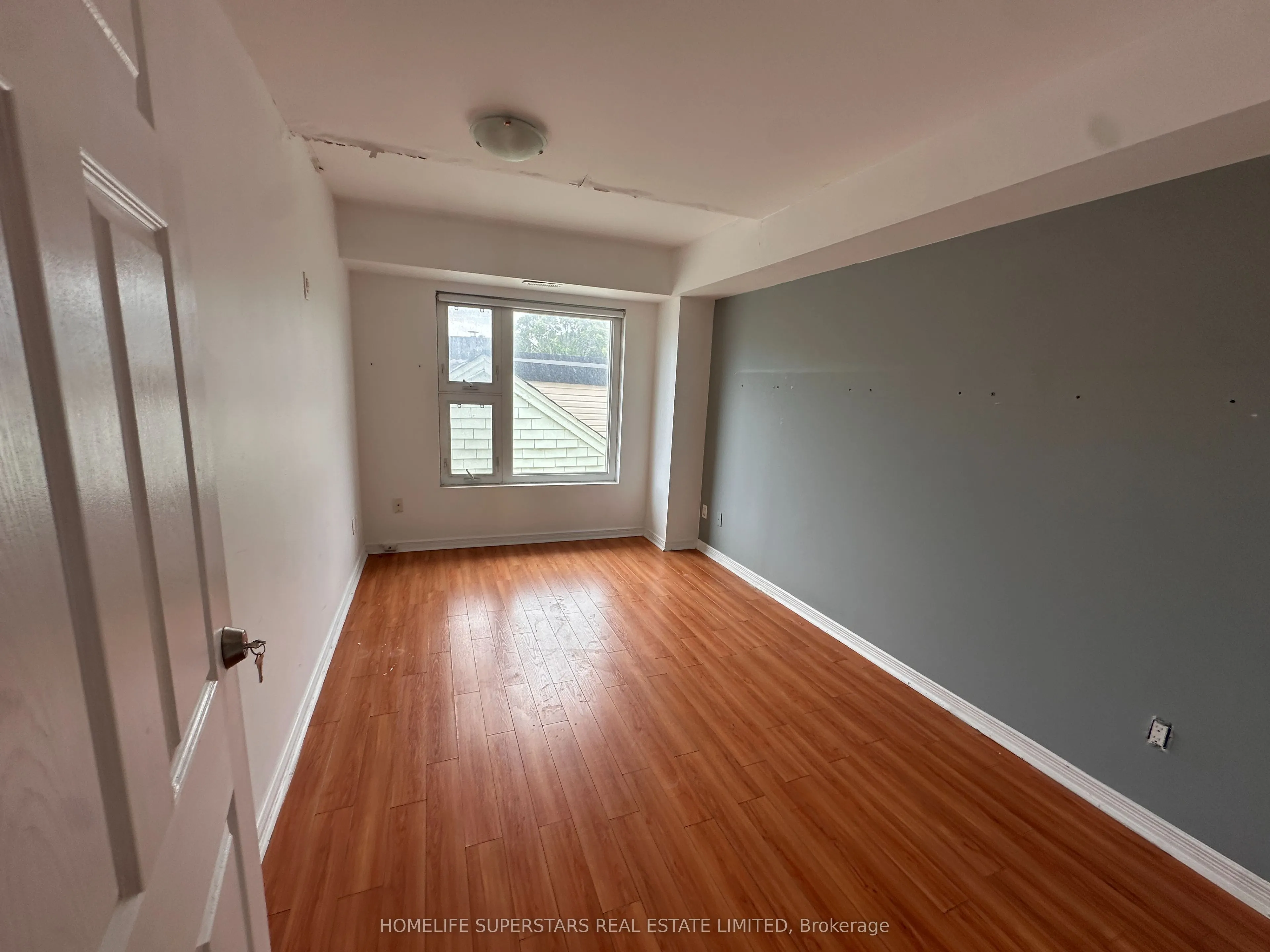 38 Kensington Place #204