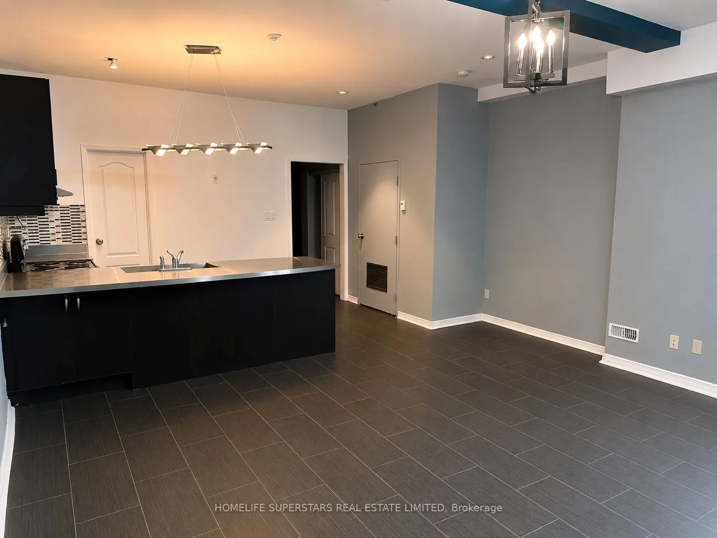 38 Kensington Place #207