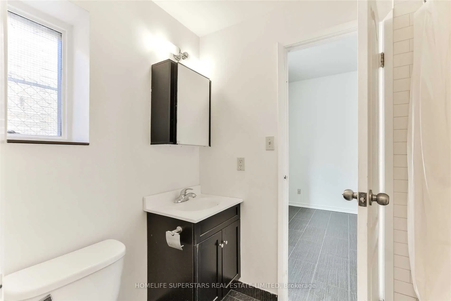 38 Kensington Place #207
