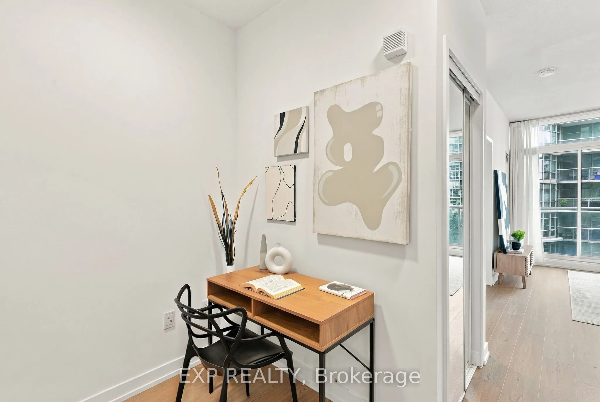 9 Spadina Avenue #301