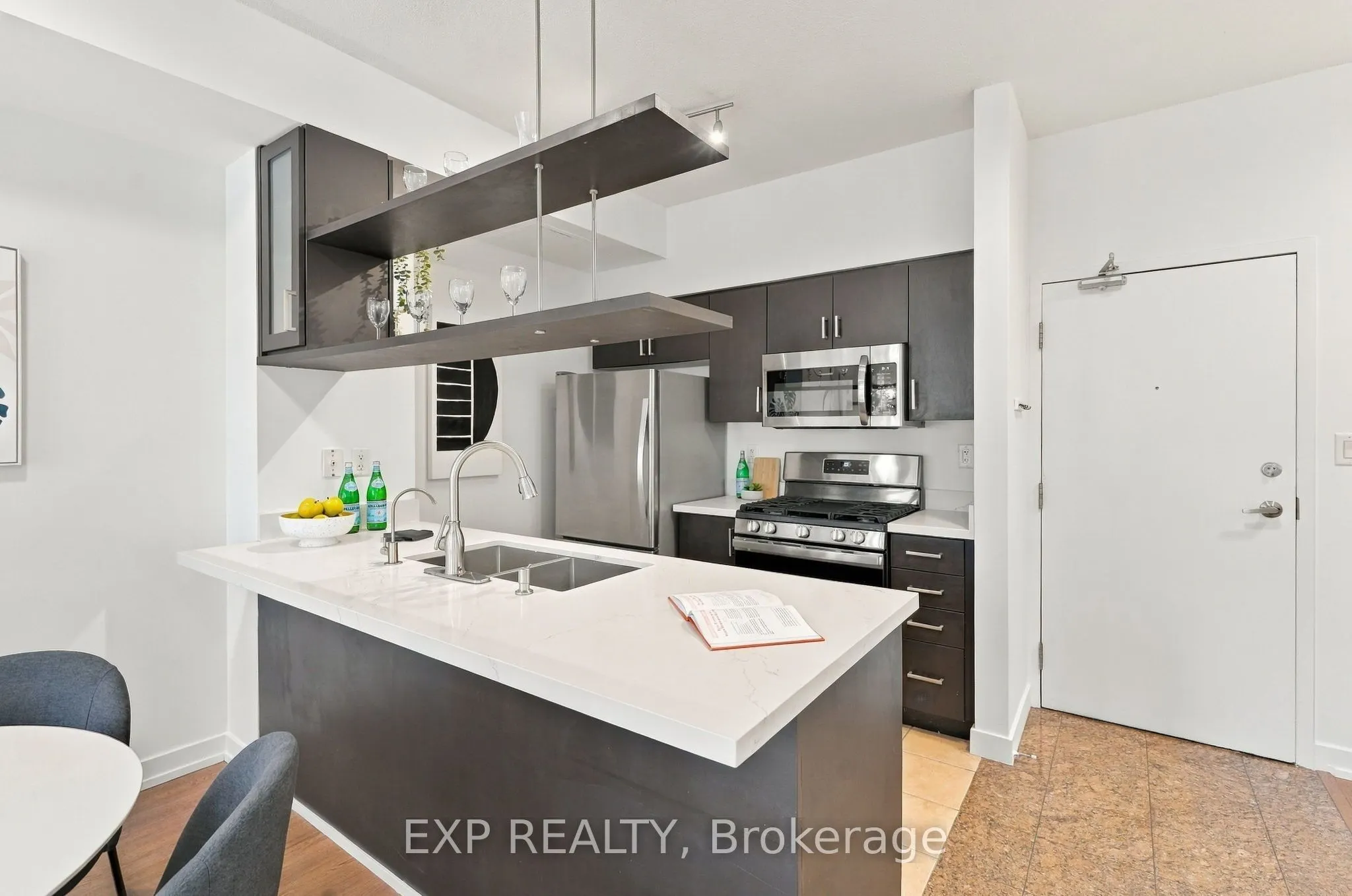 9 Spadina Avenue #301
