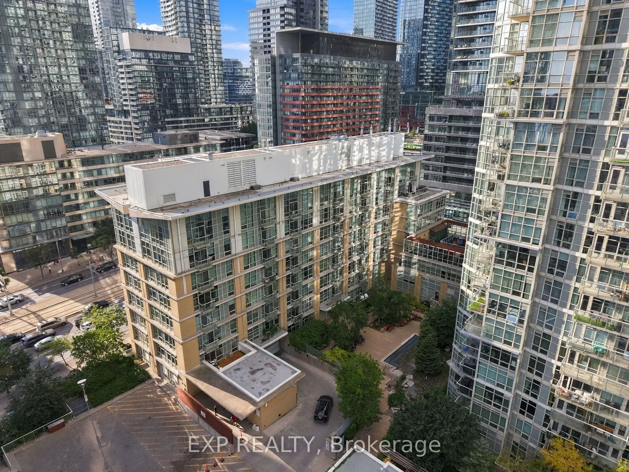 9 Spadina Avenue #301