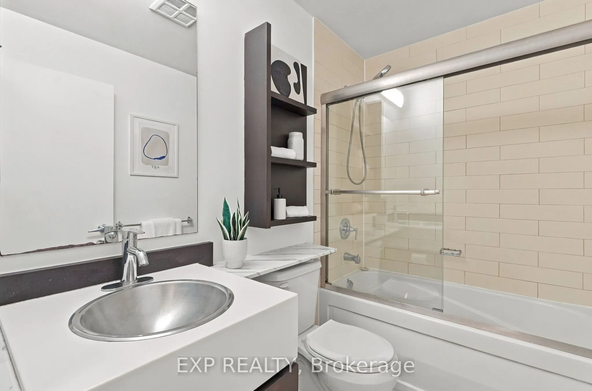 9 Spadina Avenue #301