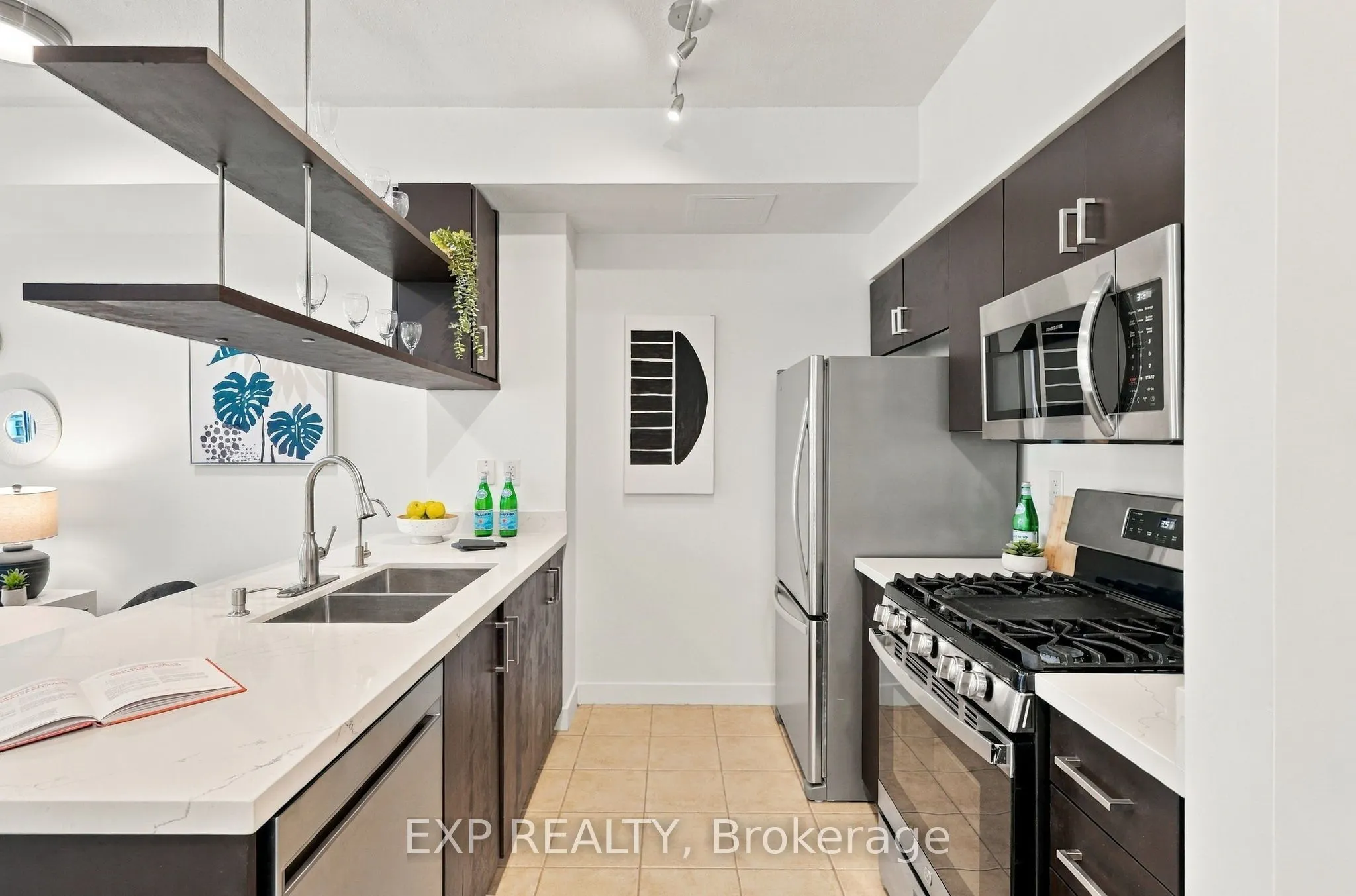 9 Spadina Avenue #301