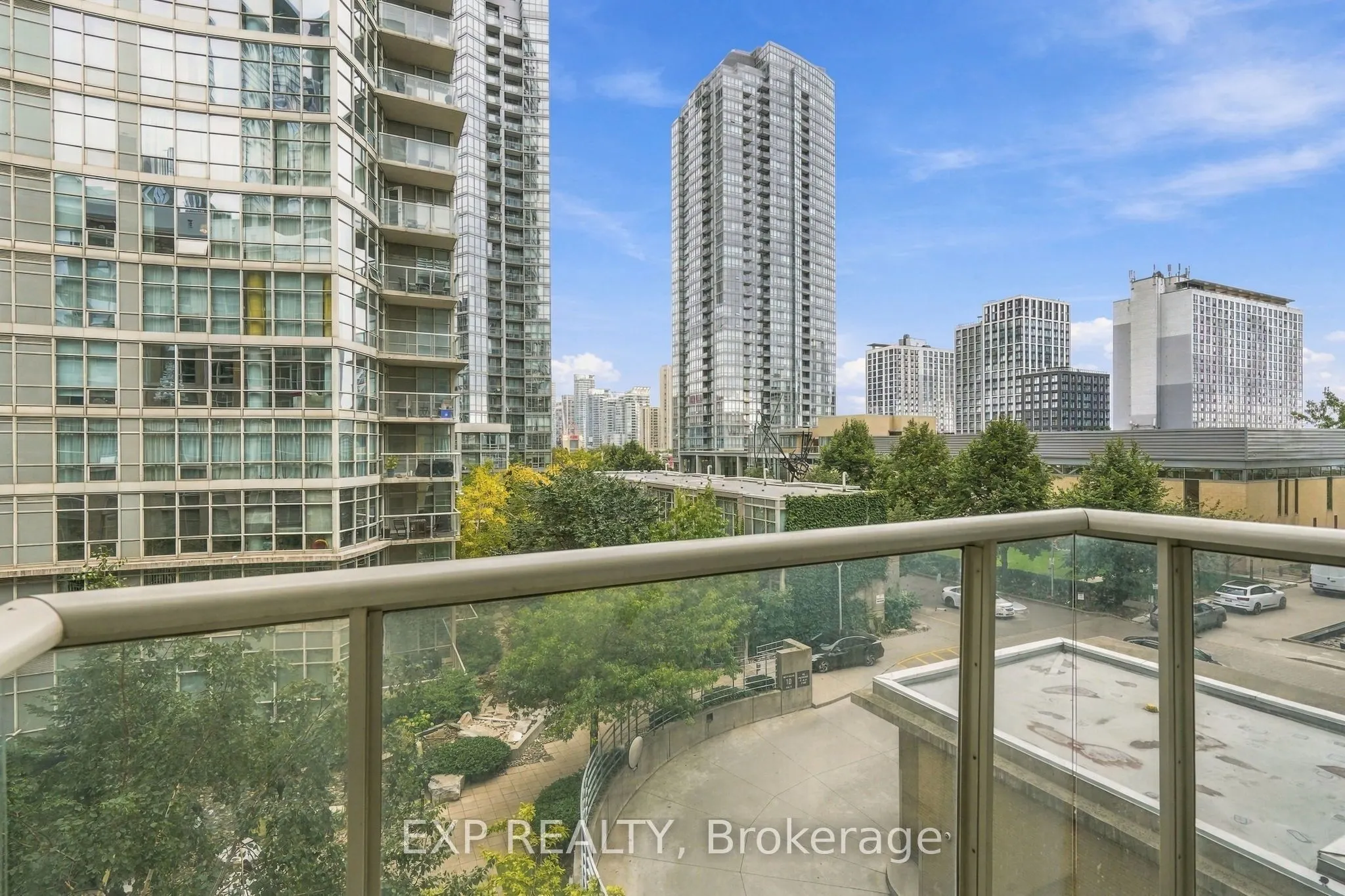 9 Spadina Avenue #301