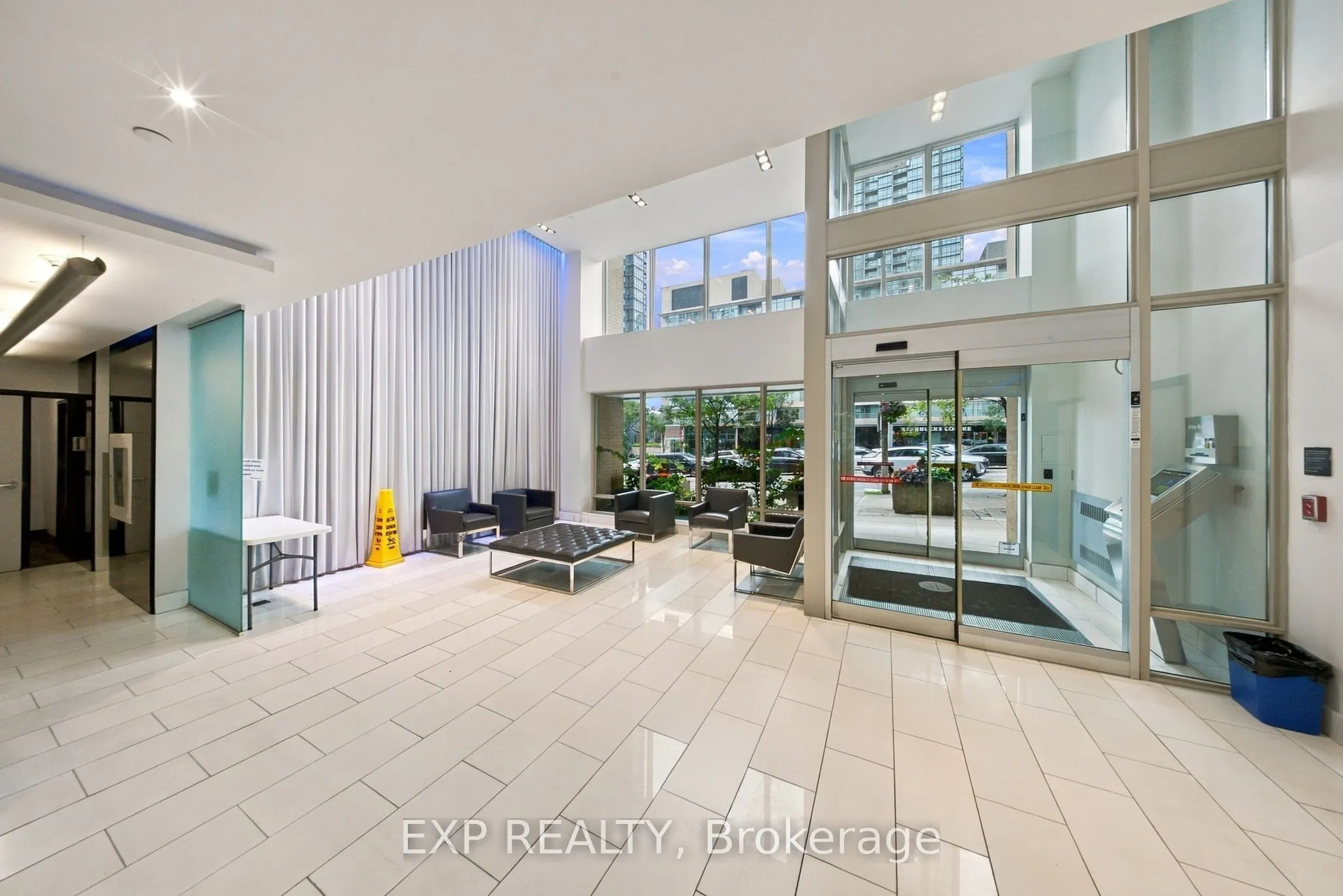 9 Spadina Avenue #301