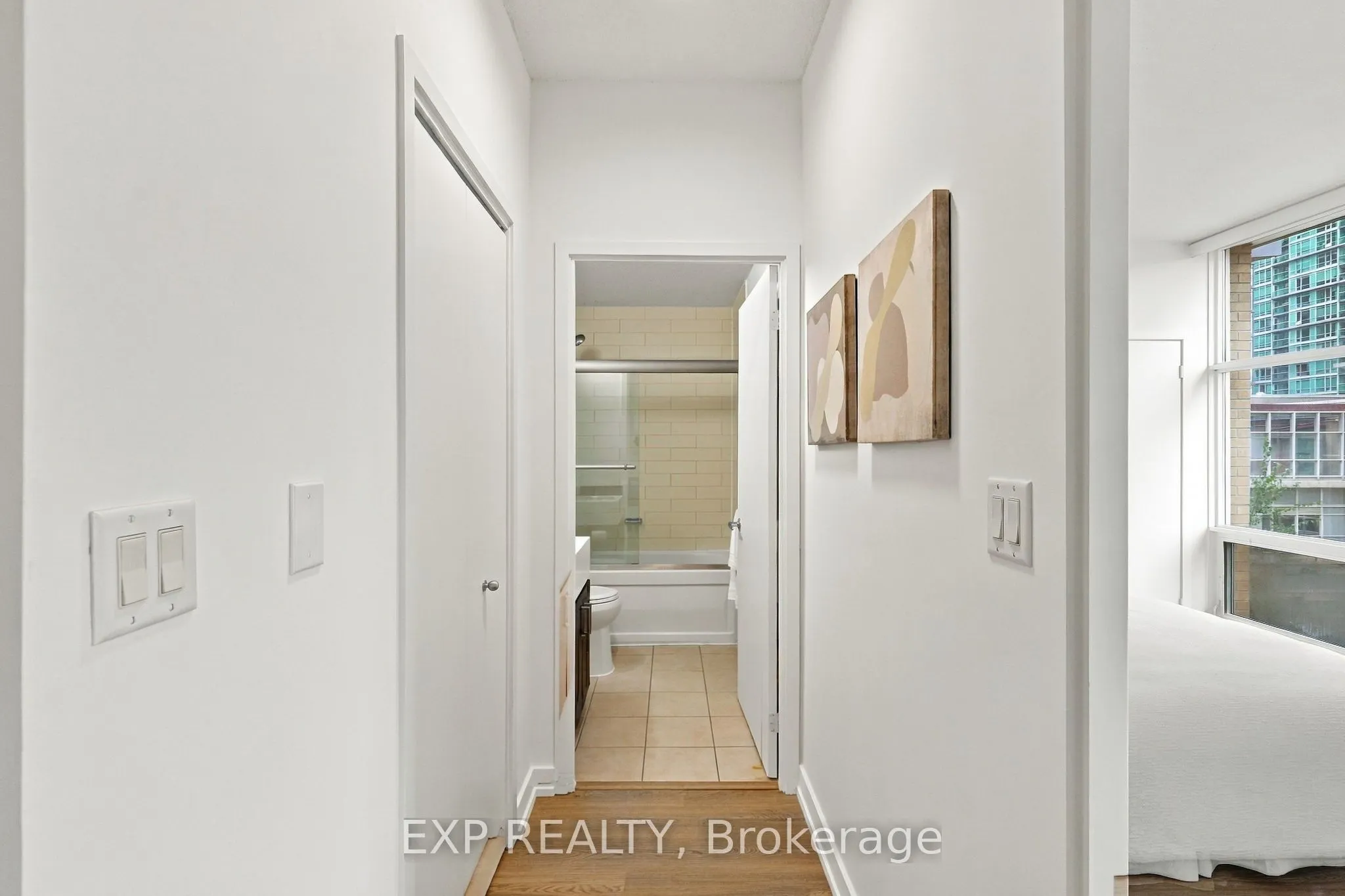 9 Spadina Avenue #301
