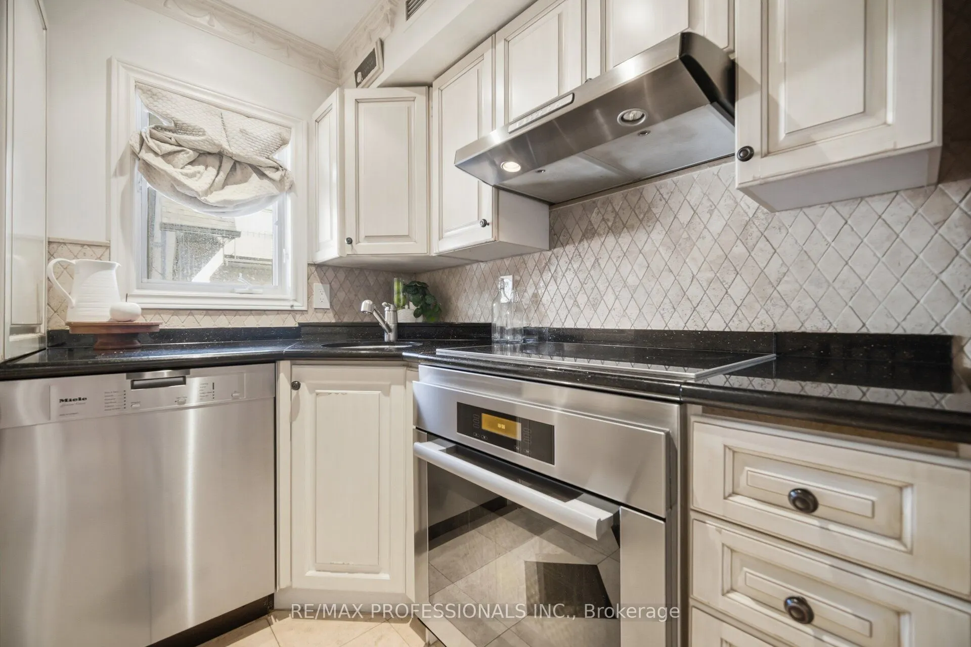 228 St George Street #10