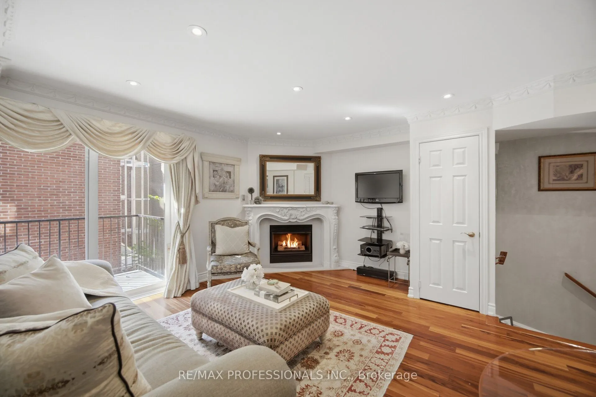 228 St George Street #10