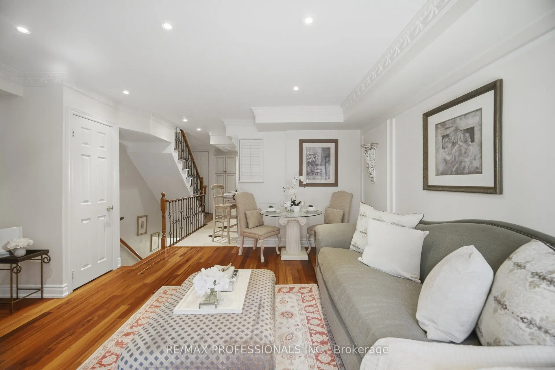 228 St George Street #10