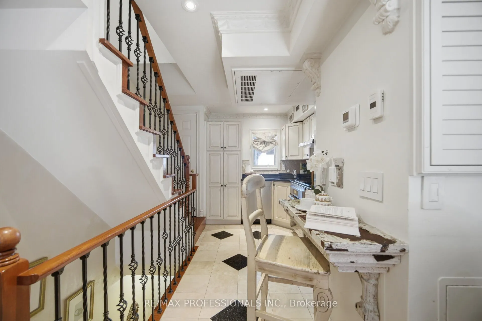 228 St George Street #10