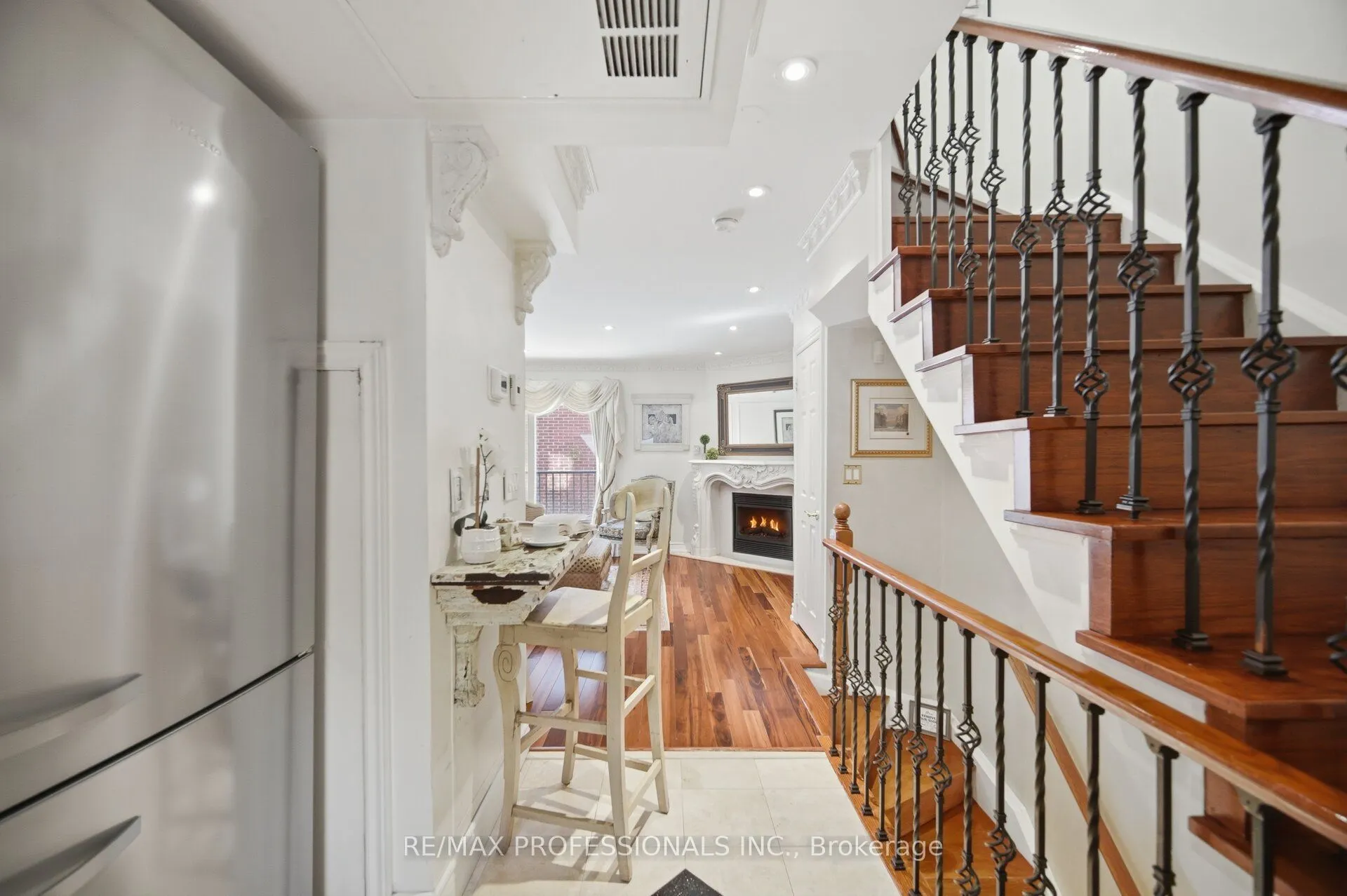 228 St George Street #10