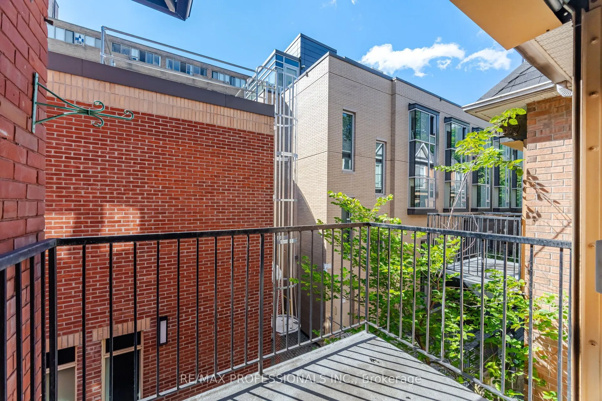 228 St George Street #10