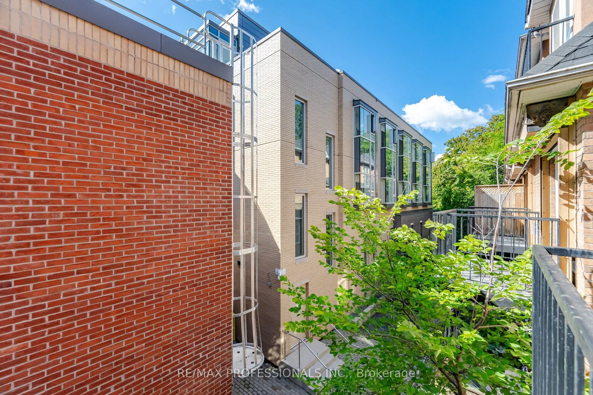 228 St George Street #10