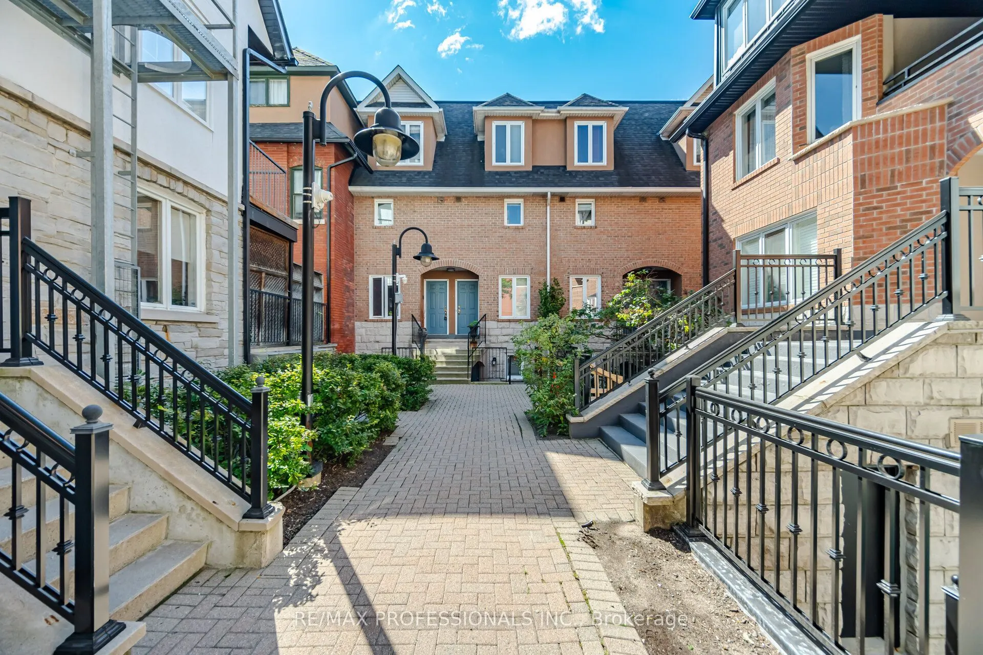 228 St George Street #10