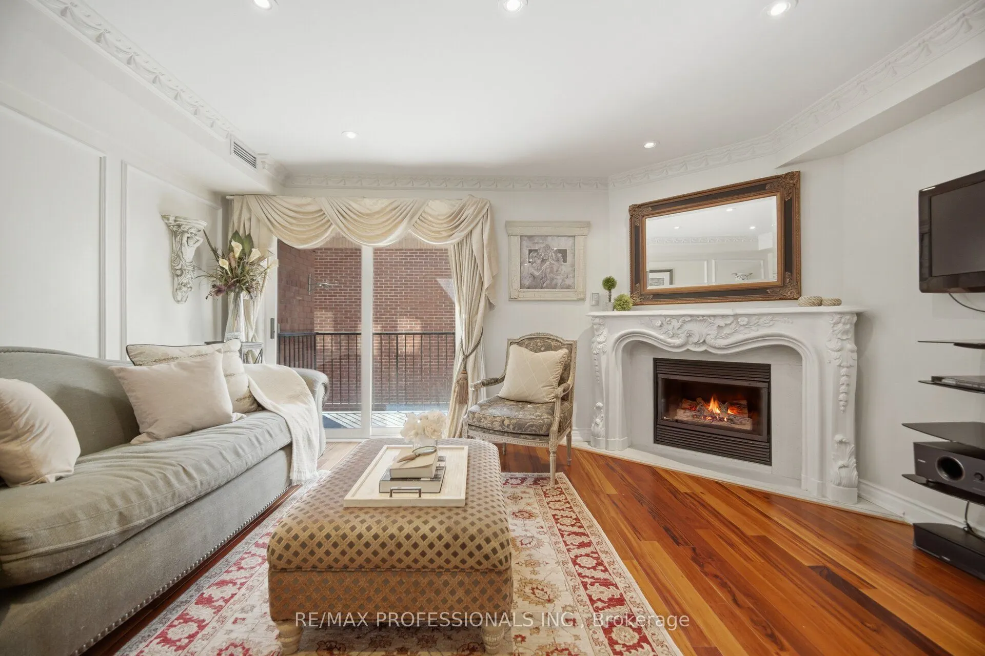 228 St George Street #10