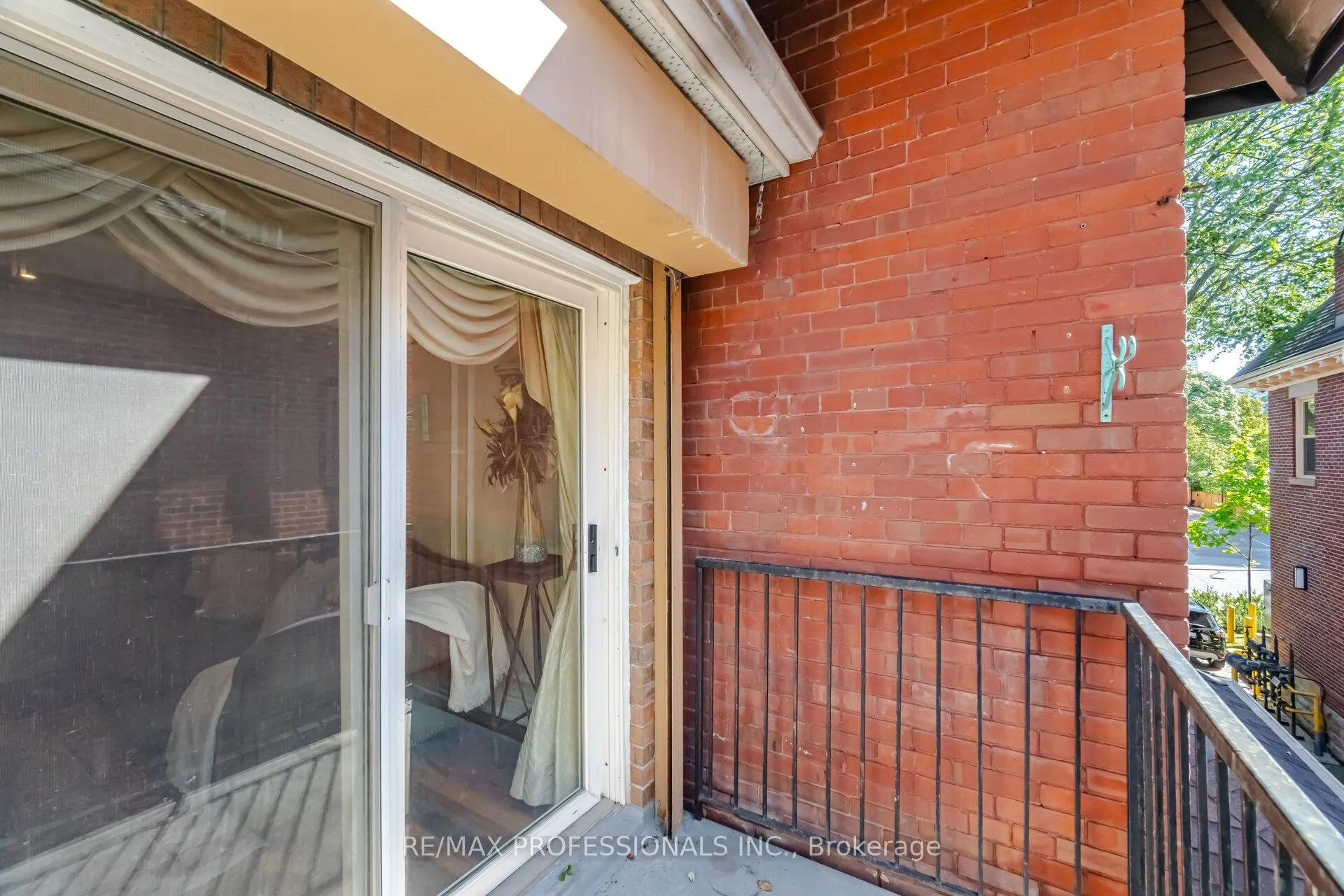 228 St George Street #10