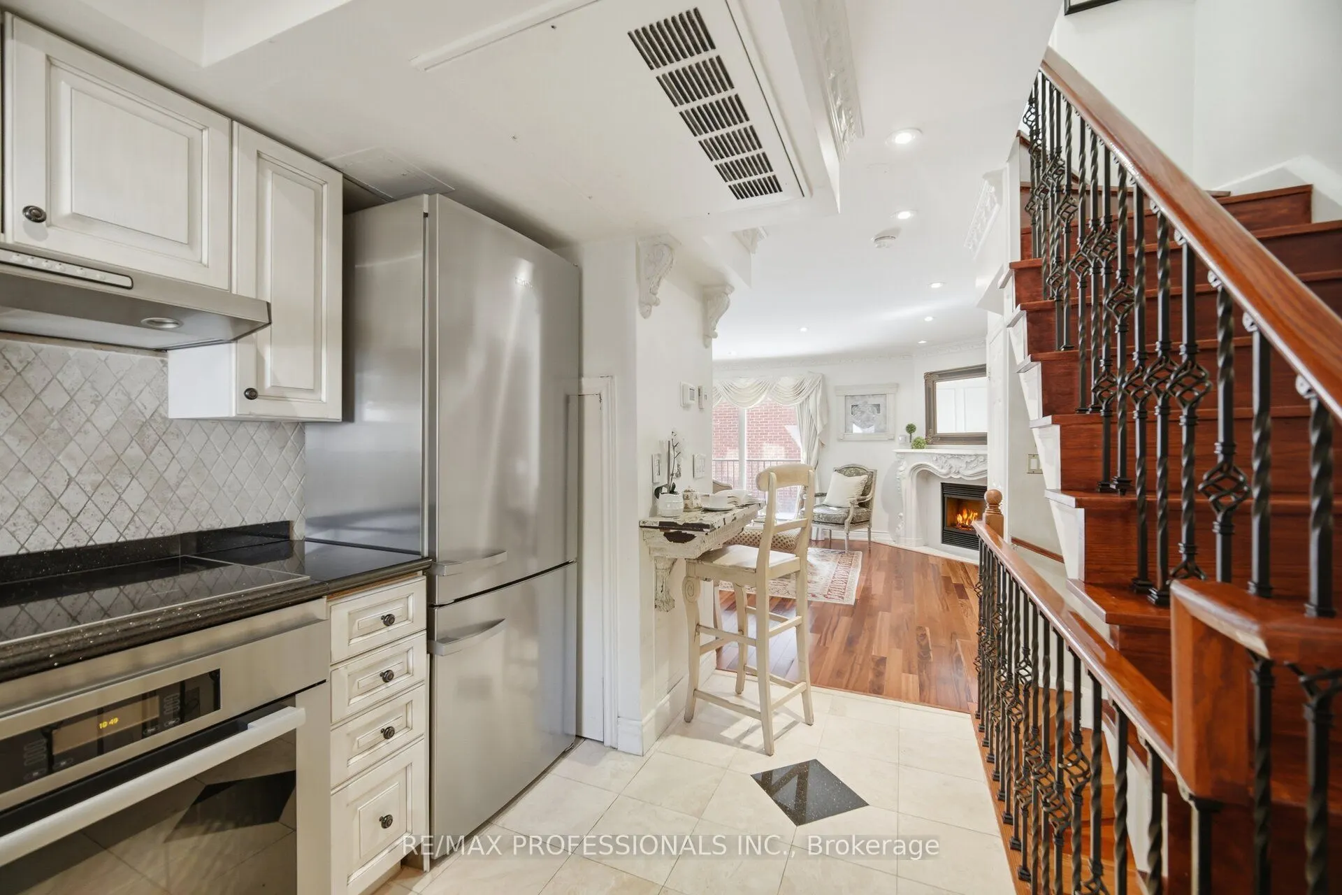 228 St George Street #10