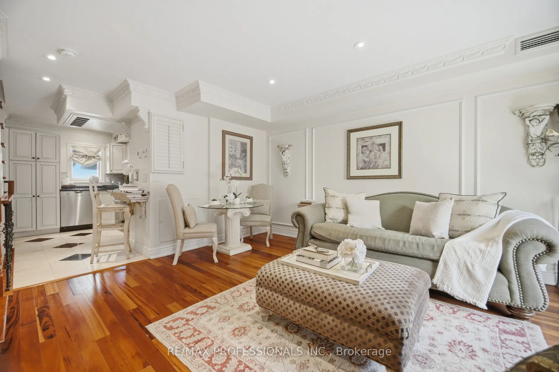 228 St George Street #10