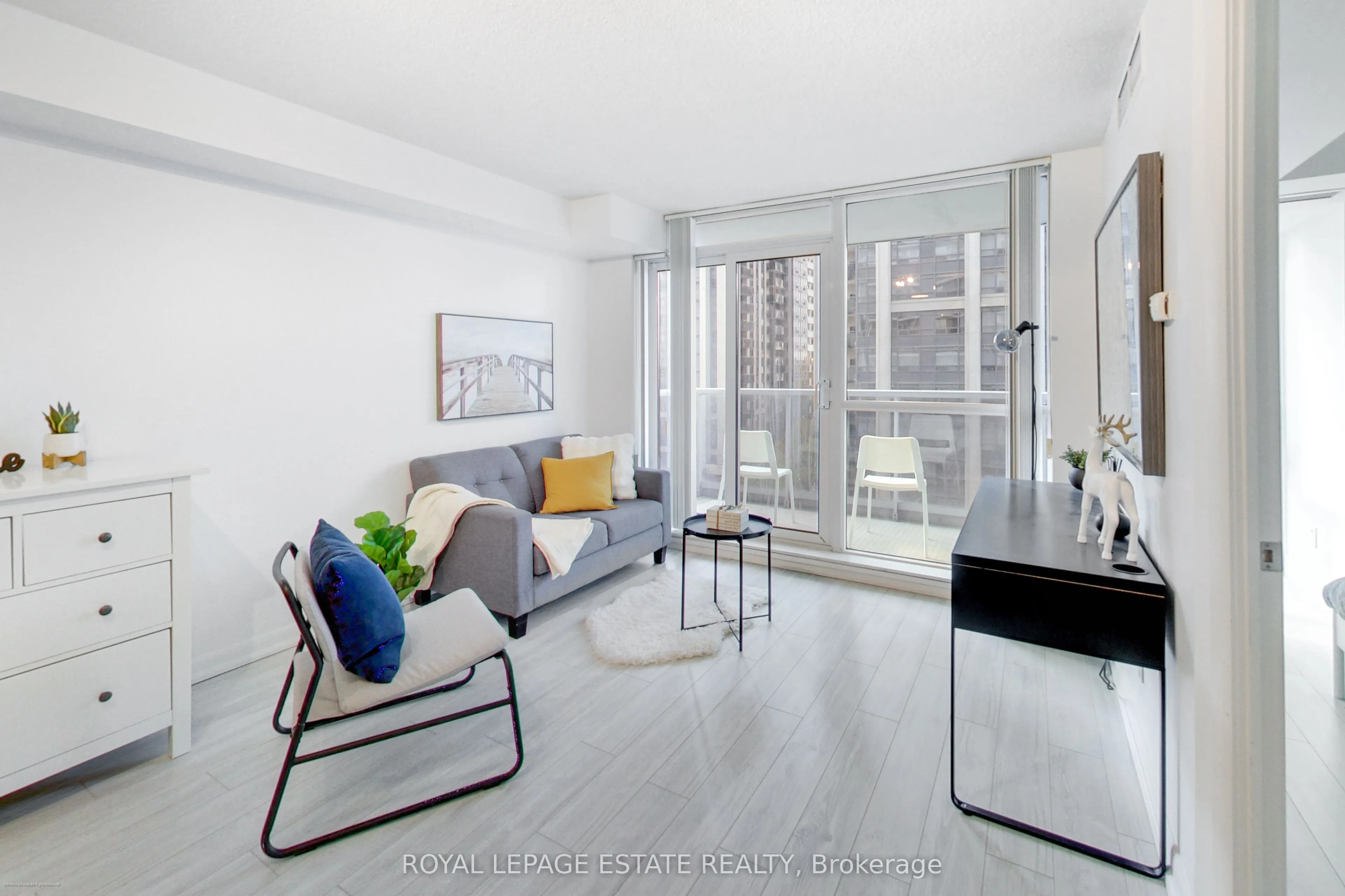 4978 Yonge Street #808