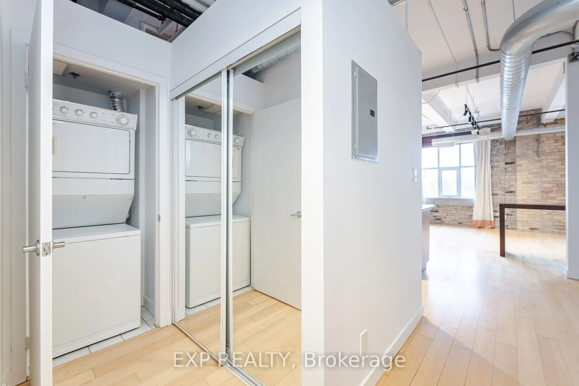 955 Queen Street W #513