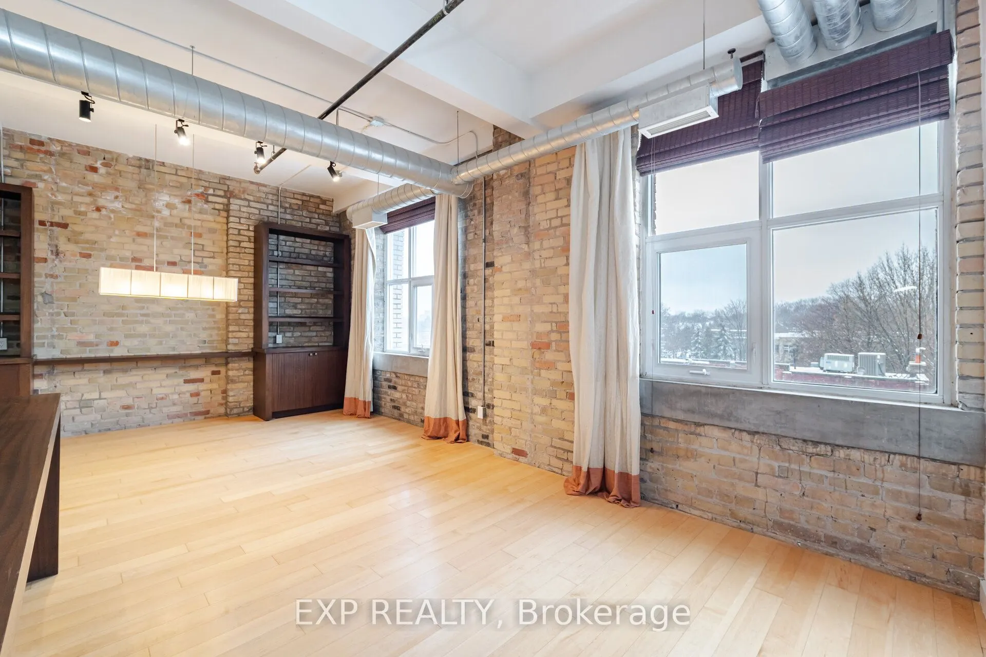 955 Queen Street W #513