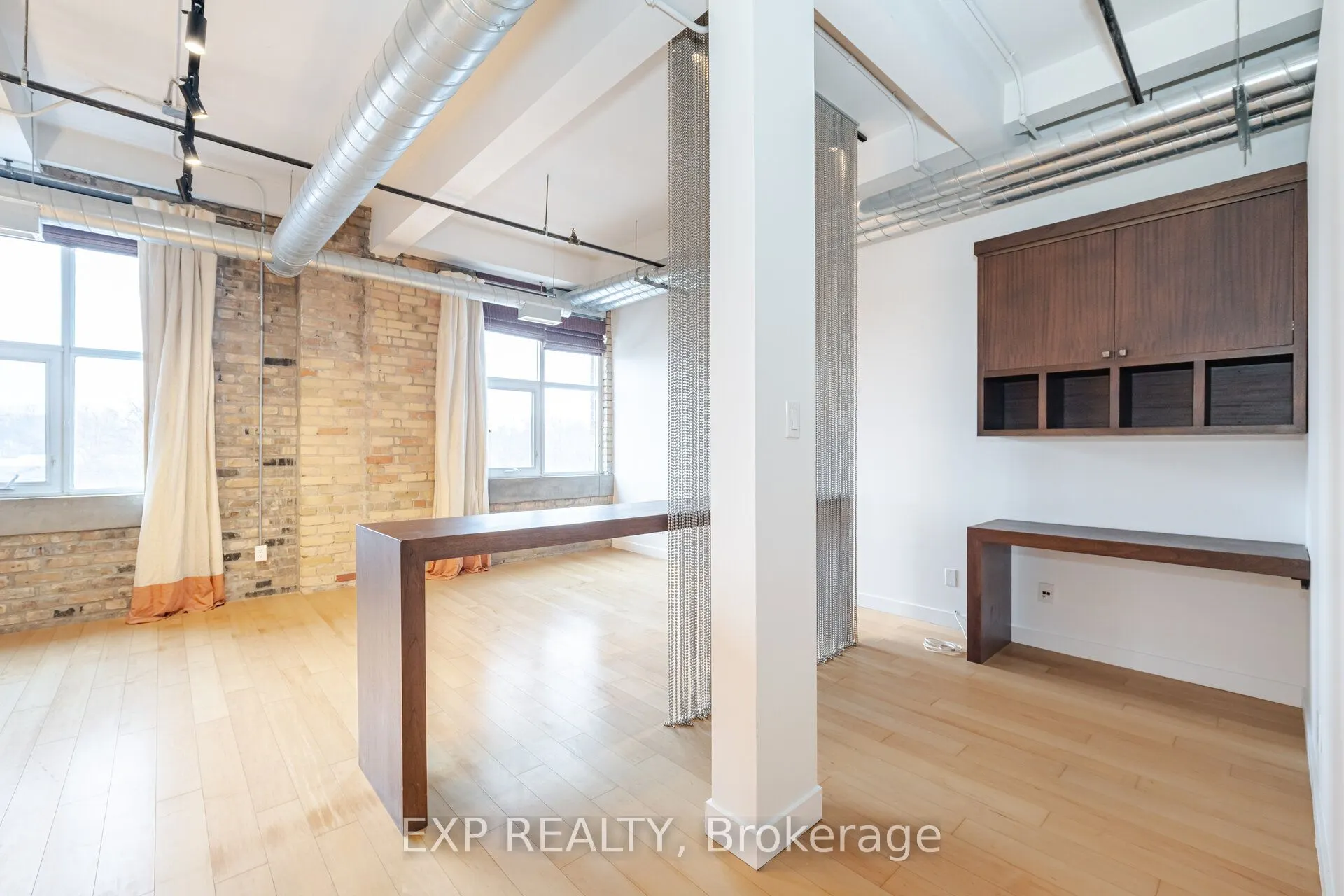 955 Queen Street W #513