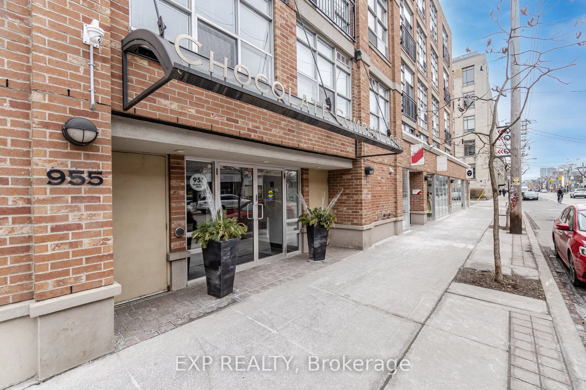 955 Queen Street W #513