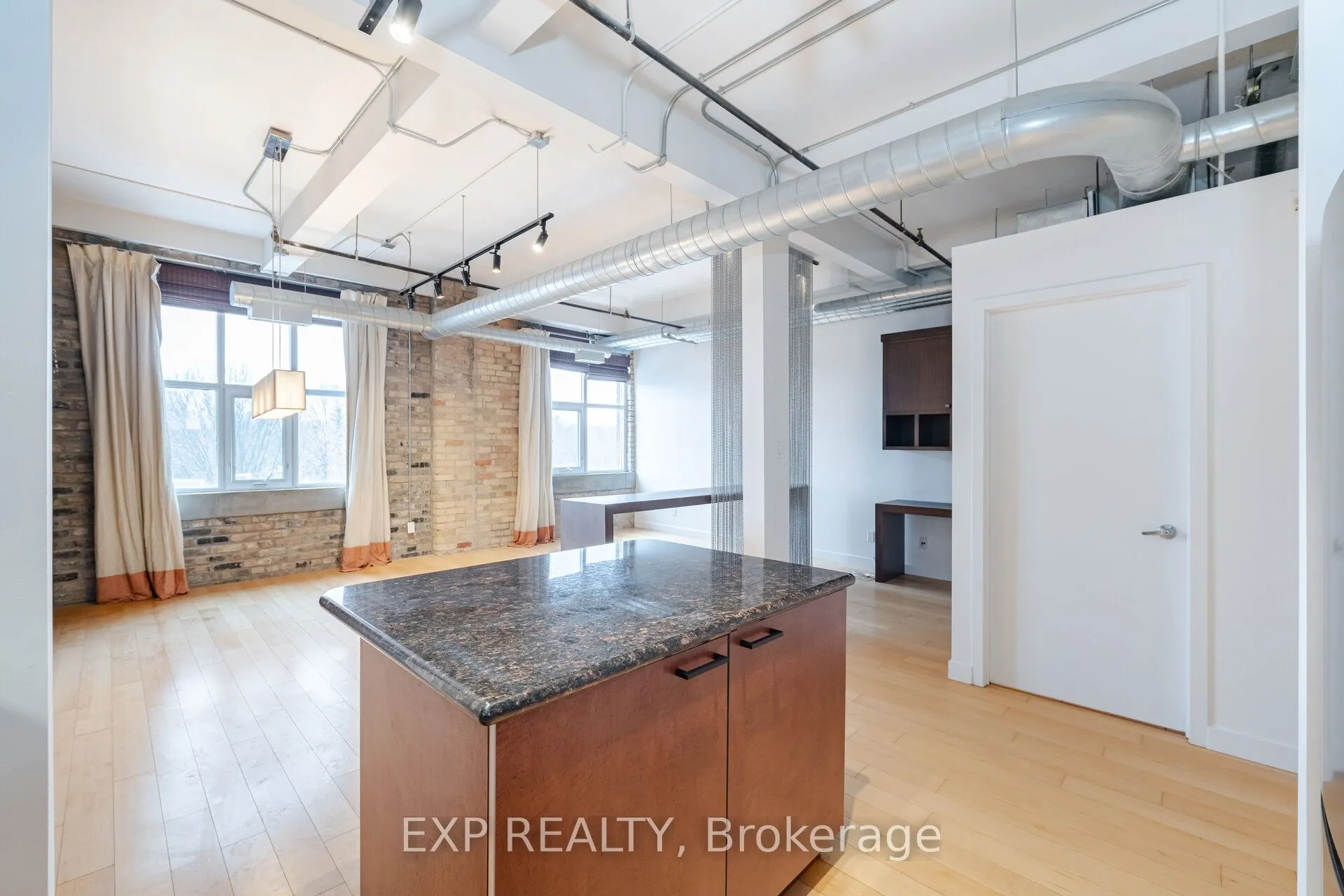 955 Queen Street W #513