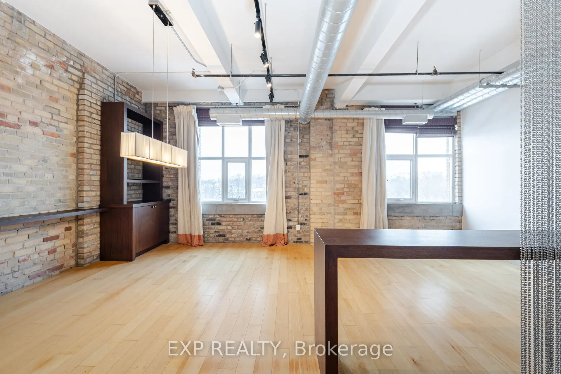 955 Queen Street W #513