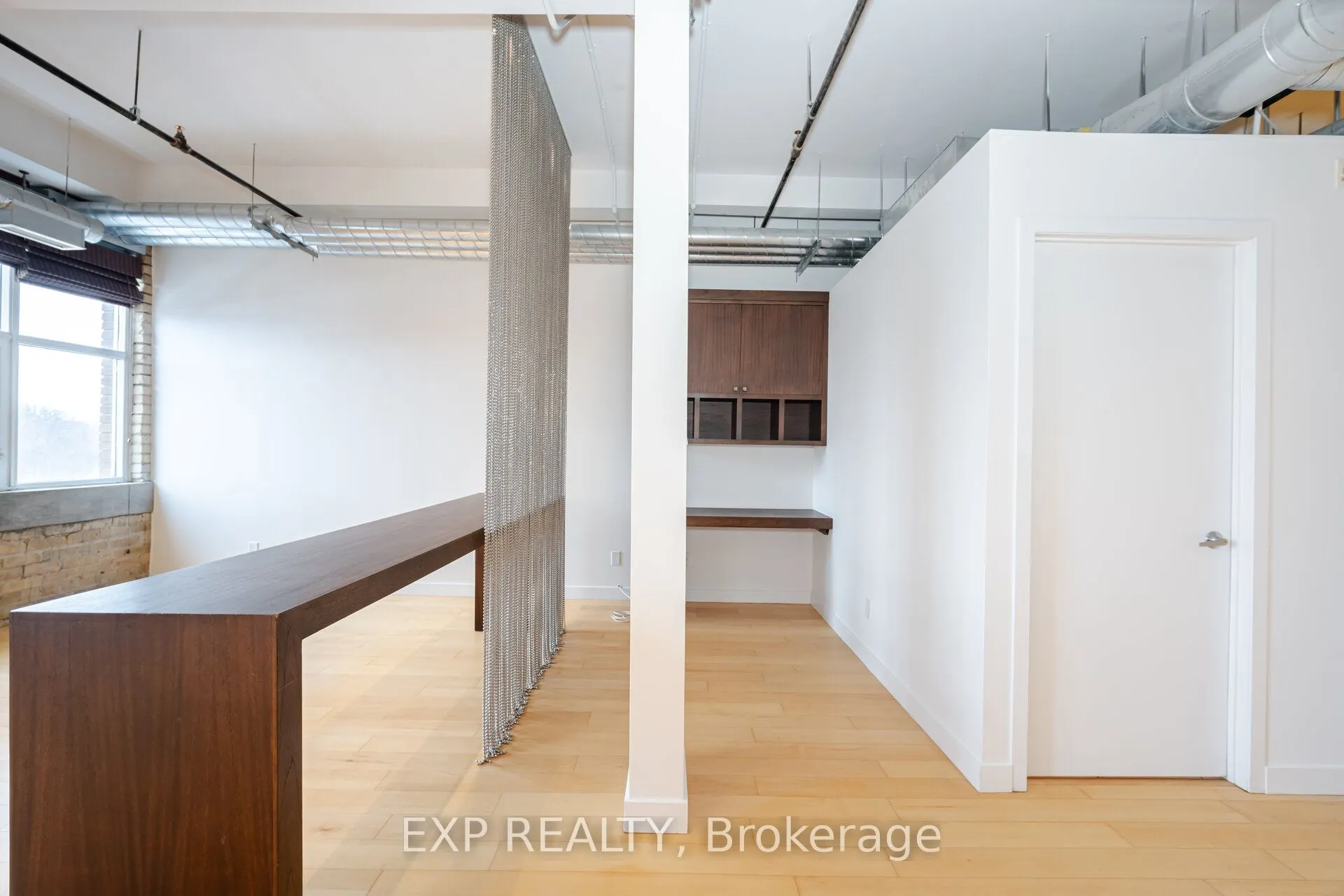 955 Queen Street W #513