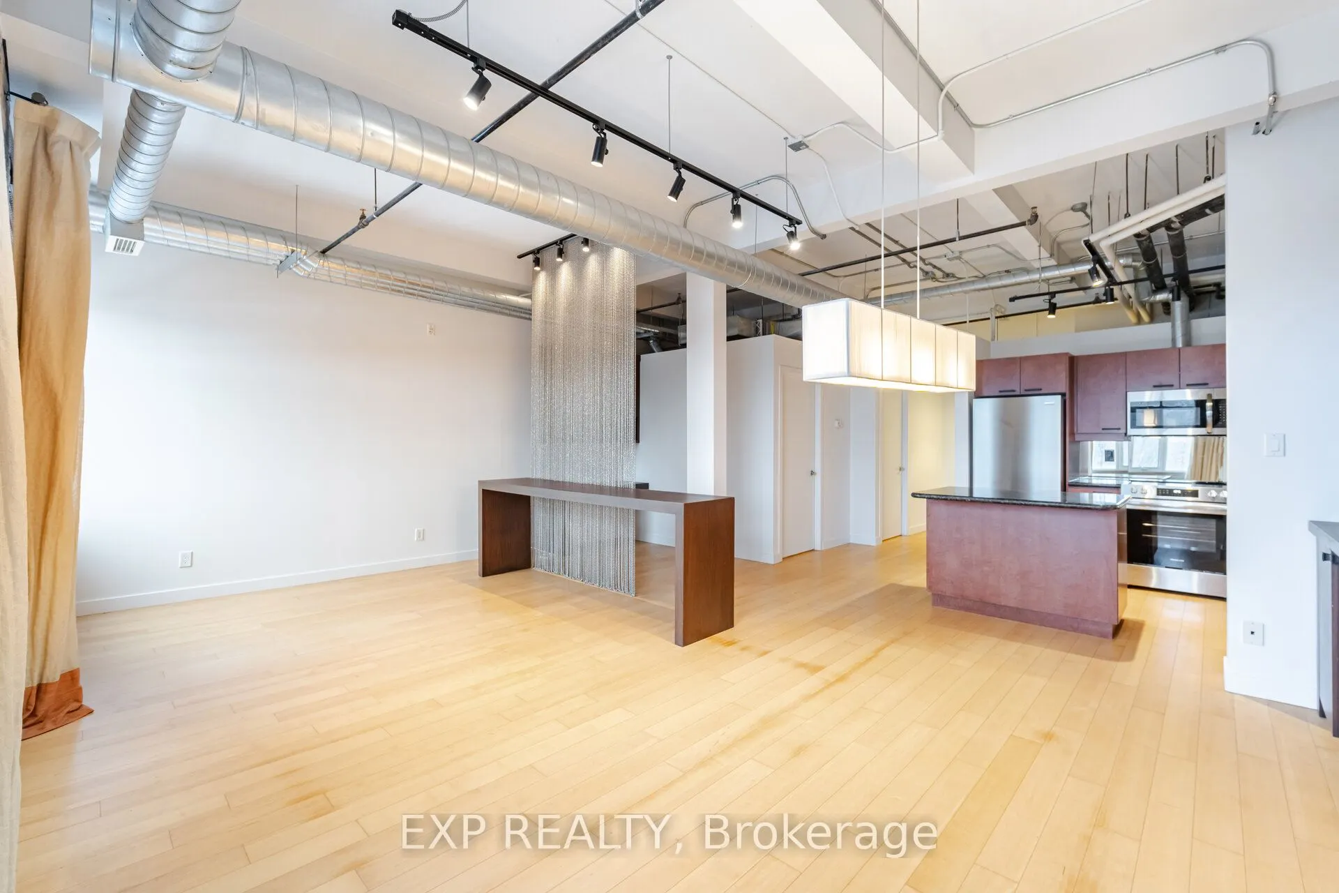 955 Queen Street W #513