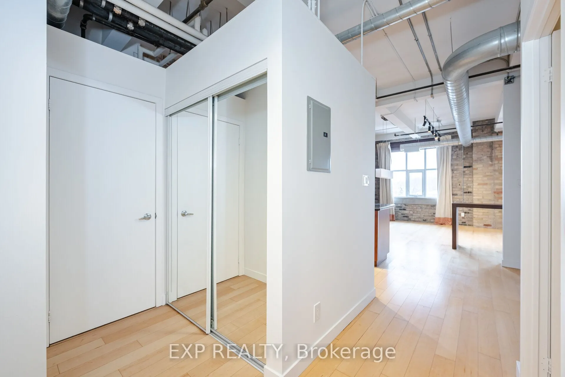 955 Queen Street W #513