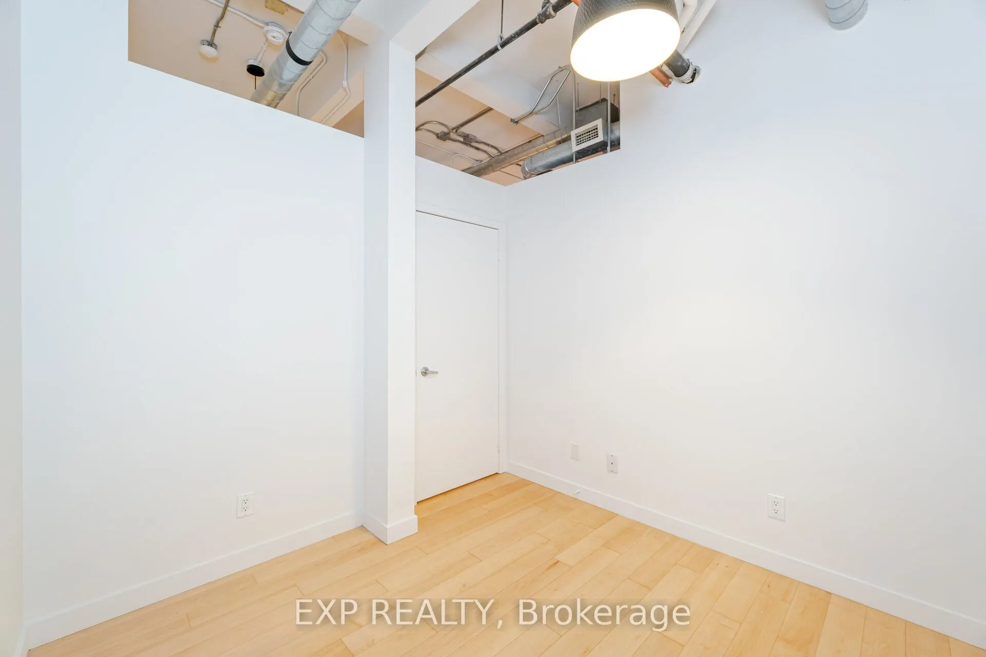955 Queen Street W #513