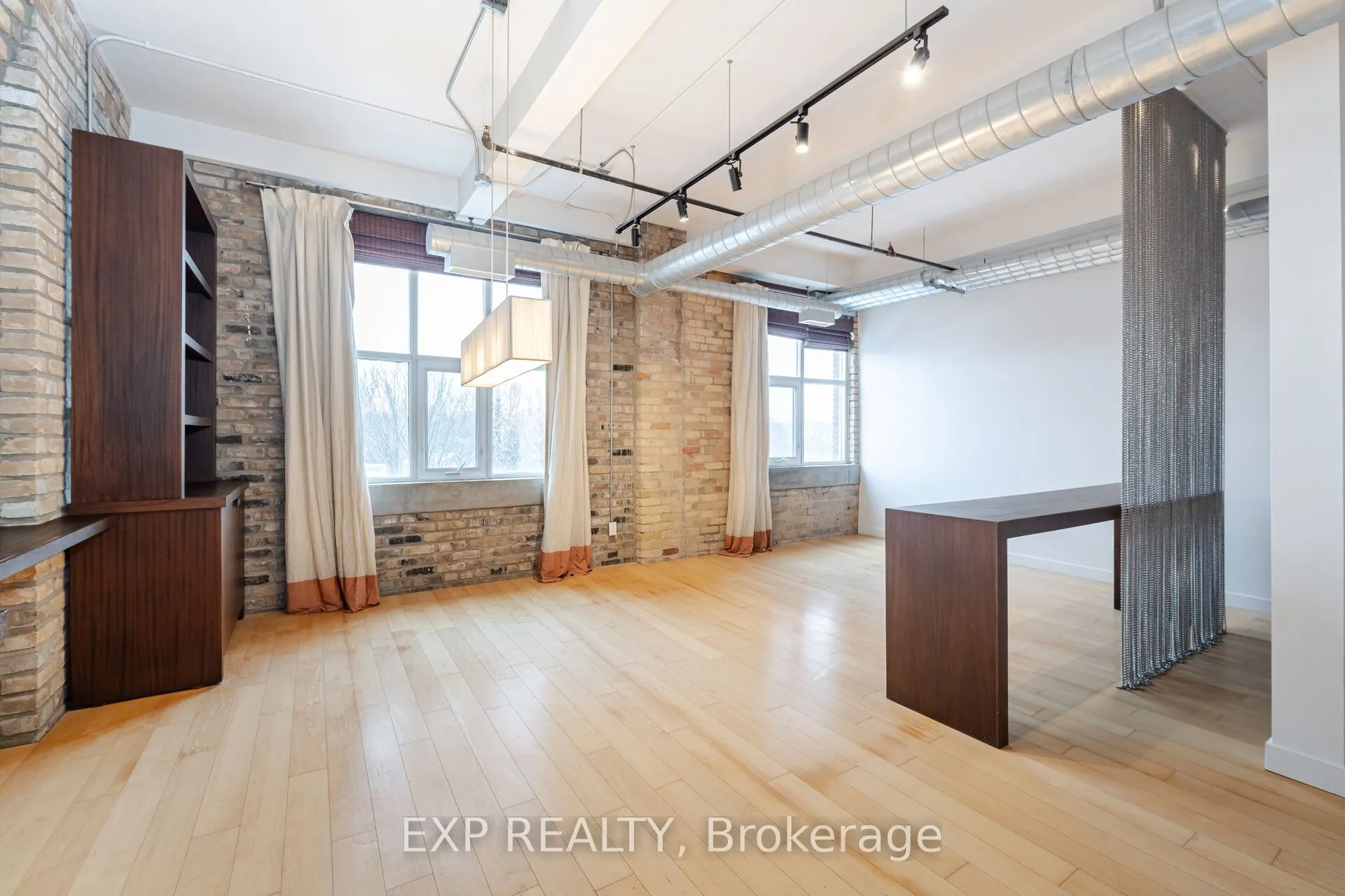 955 Queen Street W #513